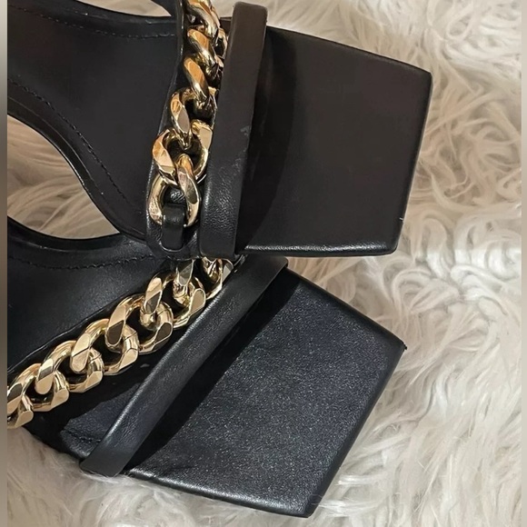ZARA Heeled Black Leather Sandals Chunky Gold Chain Detail - Picture 6 of 15